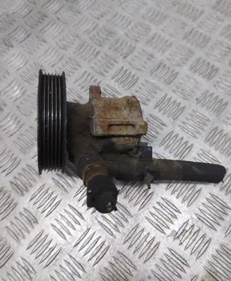 Volkswagen Golf IV Power steering pump 1JO4221540