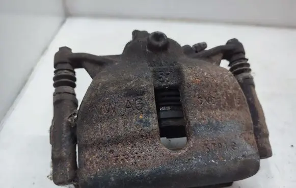 Volkswagen Golf VII Front brake caliper
