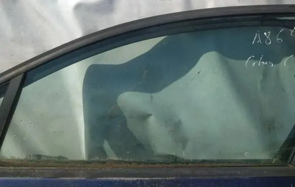 Citroen C5 Front door window glass four-door as2
