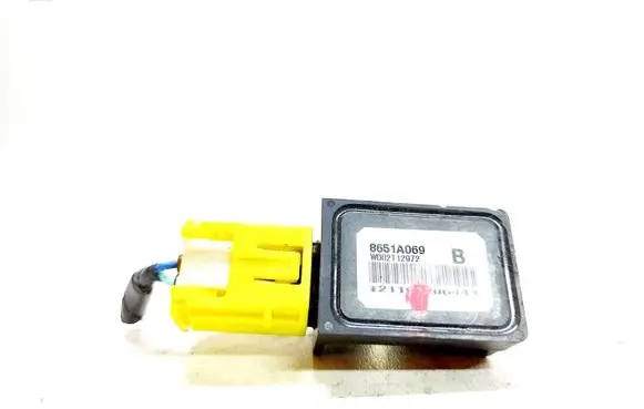 Mitsubishi Outlander Airbag deployment crash/impact sensor 8651A069