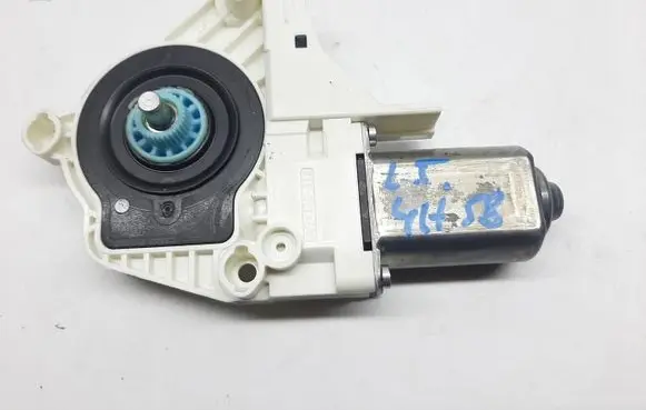 Audi A6 C7 Front door window regulator motor 8K0959802B