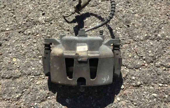 Chrysler Town & Country V Front brake caliper 17986801