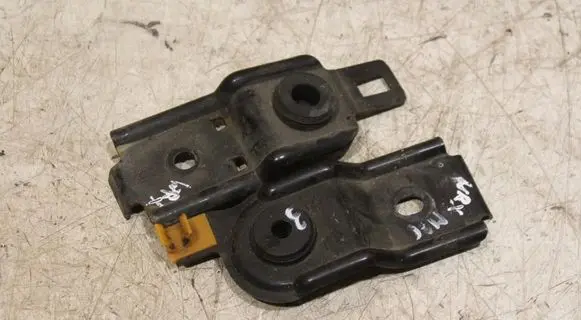 Subaru Impreza II Radiator mount bracket 