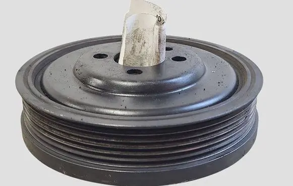 Volkswagen Golf VI Crankshaft pulley 03G105243