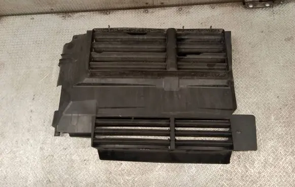 Ford Focus Intercooler air guide/duct channel BM518475CG