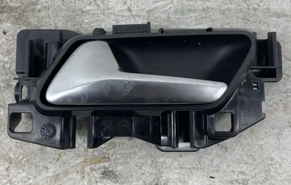 Rear door interior handle