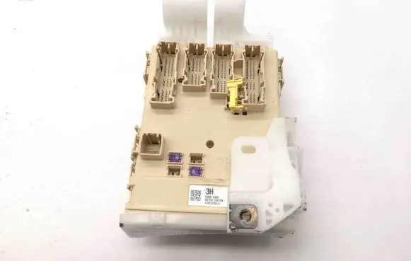 Toyota Auris E180 Central body control module 8922102331