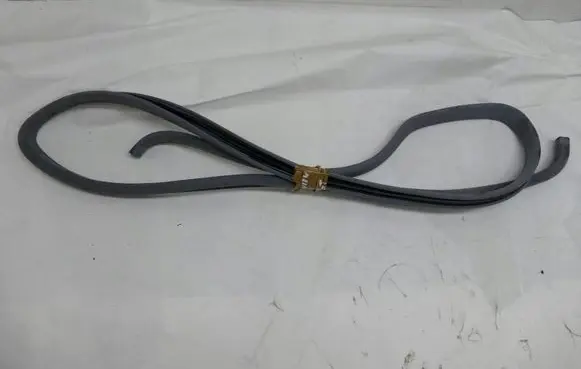 Mercedes-Benz E W124 Rear door rubber seal (on body) 