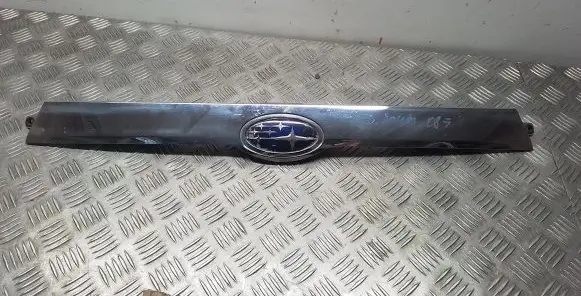 Subaru Impreza III Front bumper upper radiator grill
