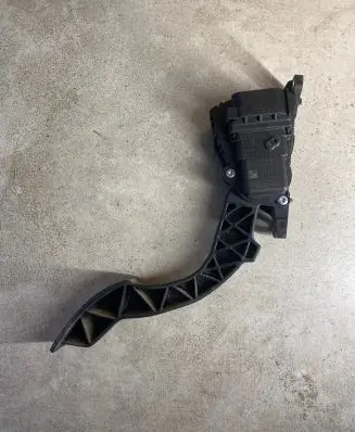Volvo S40 Accelerator throttle pedal 4M519F836CG