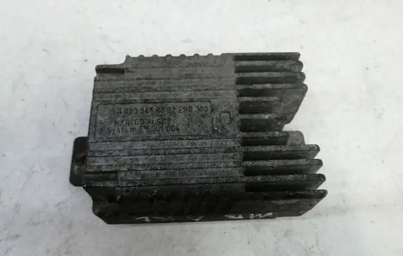 Mercedes-Benz A W168 Coolant fan relay A0235456832
