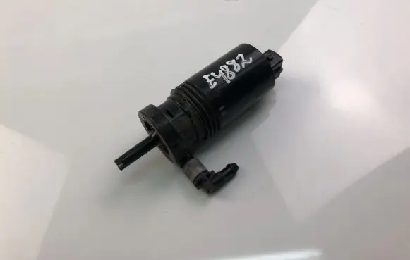 Volvo V70 Windscreen/windshield washer pump 1013229