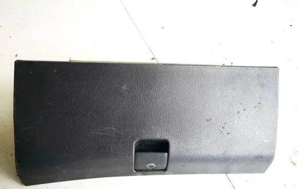 Hyundai Lantra I Glove box