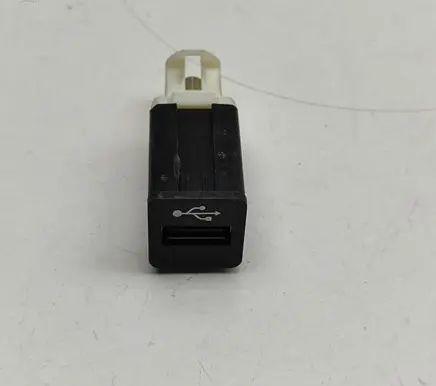 BMW 5 F10 F11 USB socket connector 9237656
