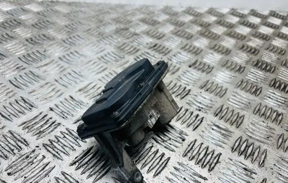 Volkswagen PASSAT B8 Throttle body valve 5Q0253691J