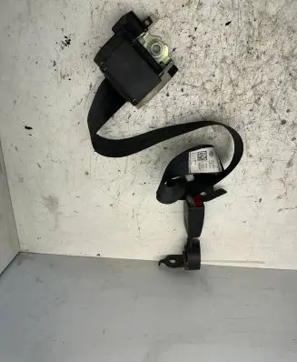 Volkswagen Golf V Middle seatbelt (rear) 33039304e 33039304E