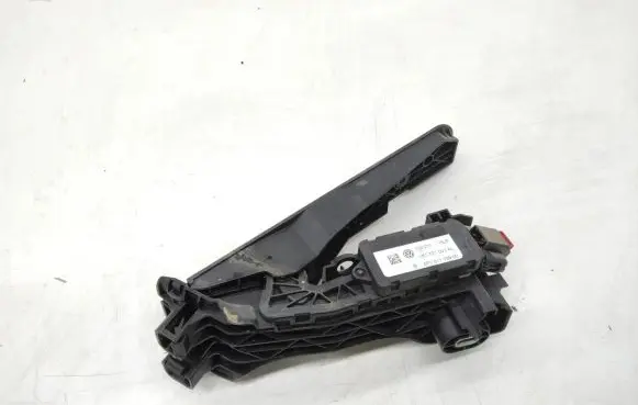 Volkswagen PASSAT B7 Accelerator throttle pedal 1K1721503AL 6PV01103900