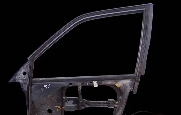 Audi 200 Front door window/glass frame 