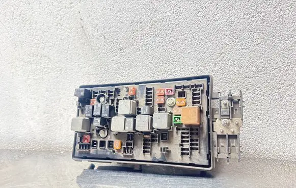 Opel Insignia A Fuse module 13275883 22150902209