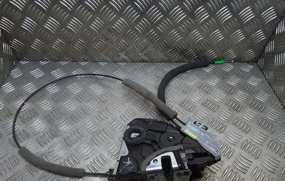 Lexus ES 250 - 300 - 330 Front door lock