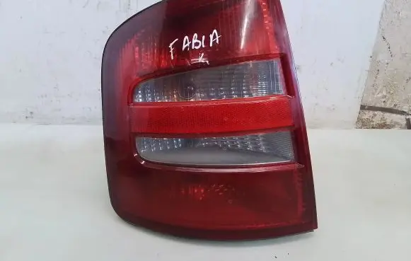 Skoda Fabia Mk1 (6Y) Rear/tail lights