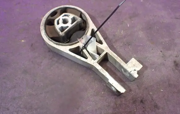 Opel Adam Gearbox mounting bracket 633374681