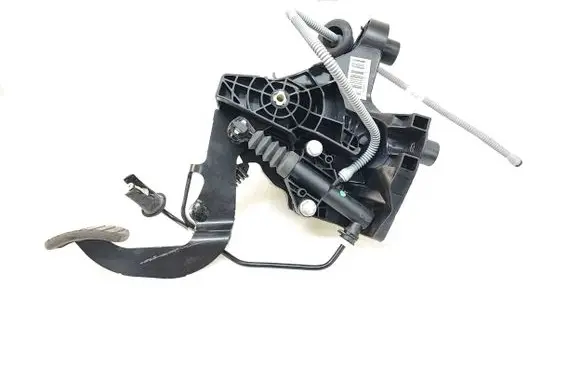 Renault Trafic III (X82) Clutch pedal 465039413R 81007514A 0820130