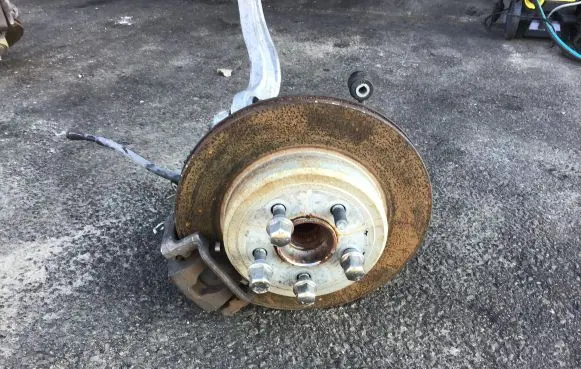 Dodge Challenger Rear wheel hub spindle/knuckle 68210525AA 69210633AA