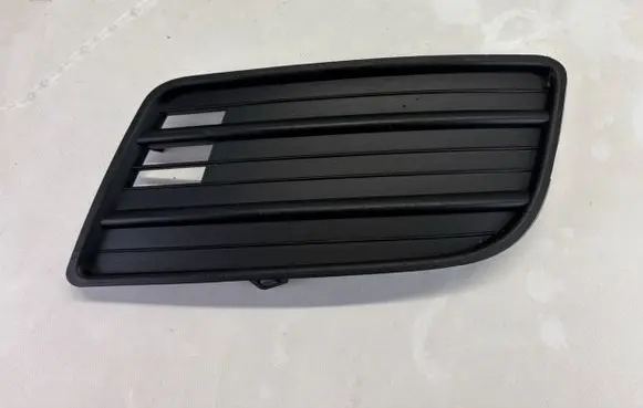 Suzuki Swift I Front bumper lower grill 71761-72k0 K3456