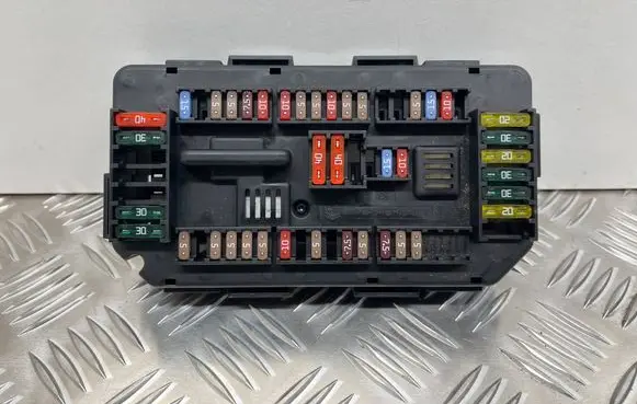 BMW 3 F30 F35 F31 Fuse module 9337879 61449337879