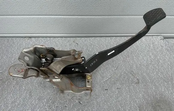 Nissan Patrol Y61 Clutch pedal 46503VB000
