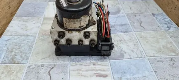 Ford Focus ABS Pump 2M512M110EE 5WK84031
