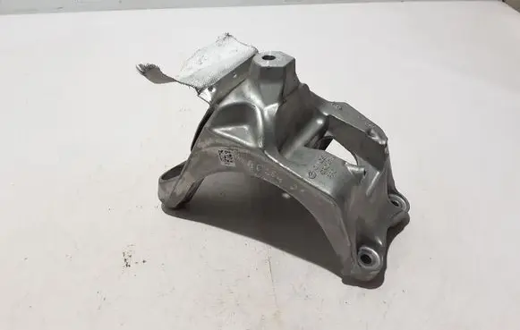 Audi A5 Engine mounting bracket 8B3199308D