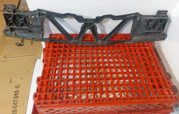 Mercedes-Benz E W212 Front bumper mounting bracket A2128852765