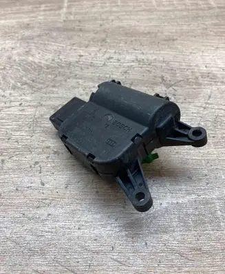 Audi A4 S4 B7 8E 8H Air flap motor/actuator 8E1820511B 0132801308