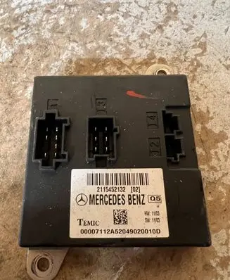 Mercedes-Benz E W211 Comfort/convenience module 2115452132 A52049020010D