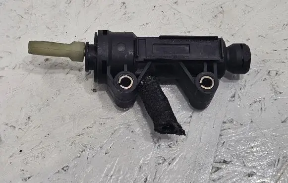BMW 3 E46 Clutch master cylinder 6758822