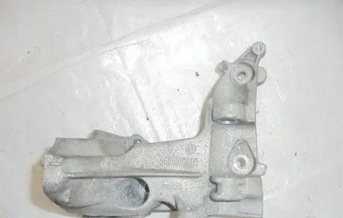 Citroen C4 I Generator/alternator bracket 9685991680