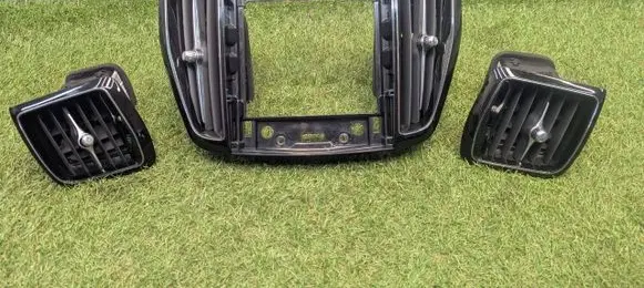 Volvo XC60 Dash center air vent grill 31417738