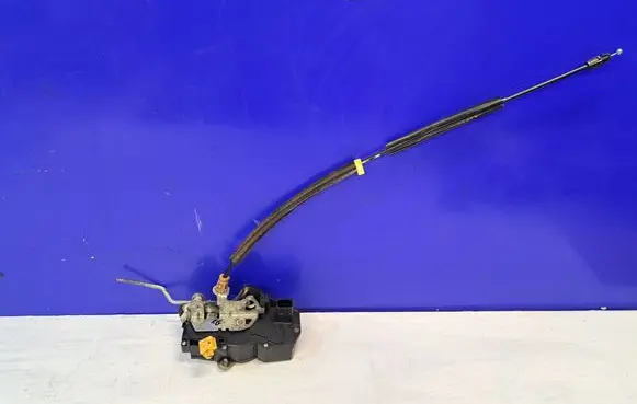 Chevrolet Tahoe Rear door lock 15785128 L15785128