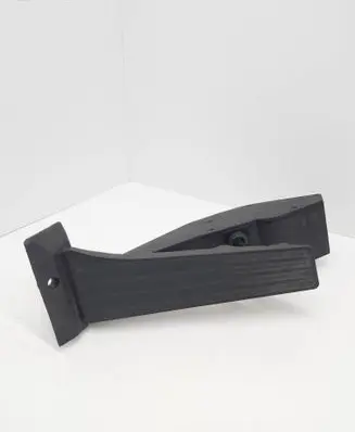Accelerator throttle pedal