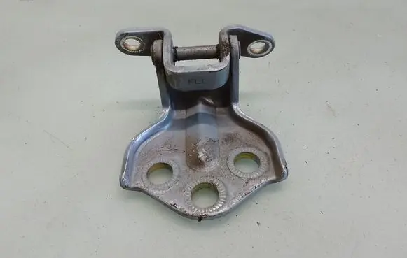 SsangYong Rexton I Rear door lower hinge