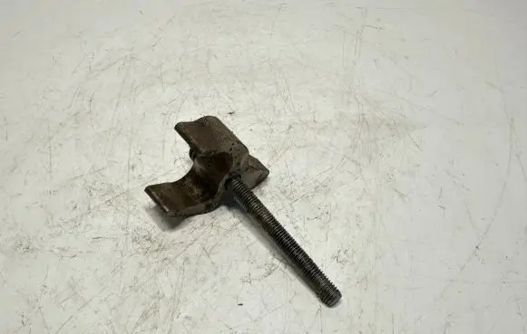 BMW 1 E81 E87 Fuel Injector clamp holder 7809798 13537809798 13537805256