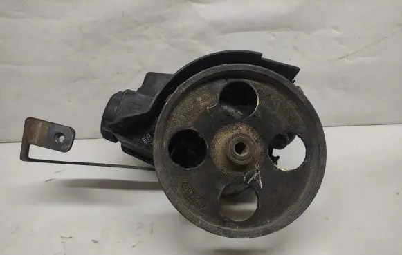 Citroen Xsara Power steering pump 26079884
