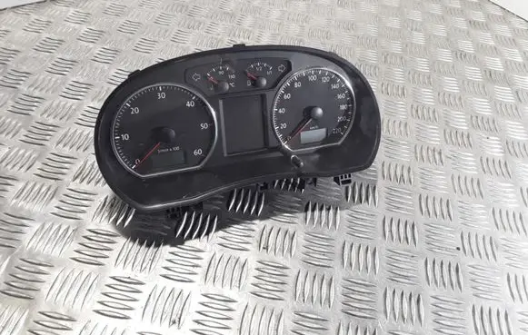 Volkswagen Polo IV 9N3 Speedometer (instrument cluster)