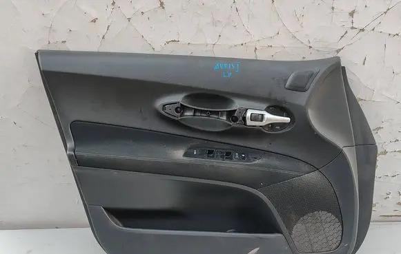 Toyota Auris 150 Coupe rear side trim panel 
