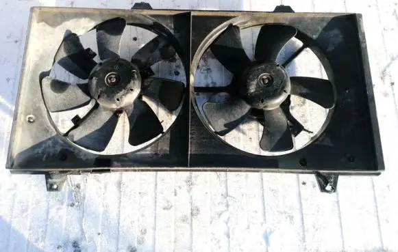 Mazda 6 Radiator cooling fan shroud