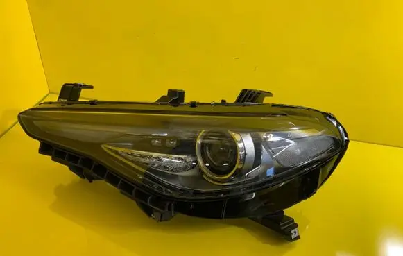 Alfa Romeo Giulia Headlight/headlamp 50547582