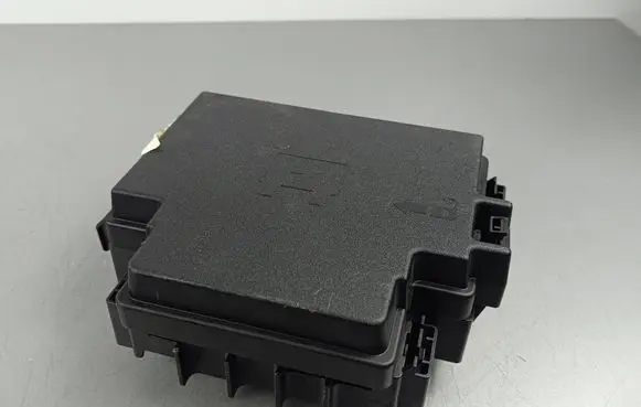 Jeep Grand Cherokee WL Fuse module 68498509AA 54890850 06980126Z