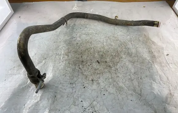 Mercedes-Benz Vito Viano W638 Engine coolant pipe/hose